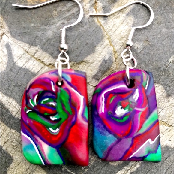 Purple Roses- Hand painted earrings - Picture 5 of 8